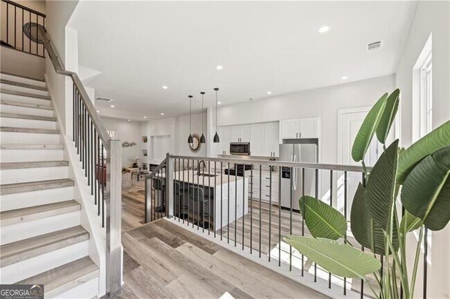 Building Photo - 3165 Dogwood Dr