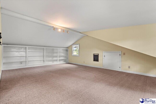 Building Photo - 3820 W Lake Dr