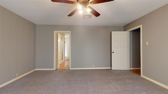 Building Photo - 12618 Misty Valley Dr