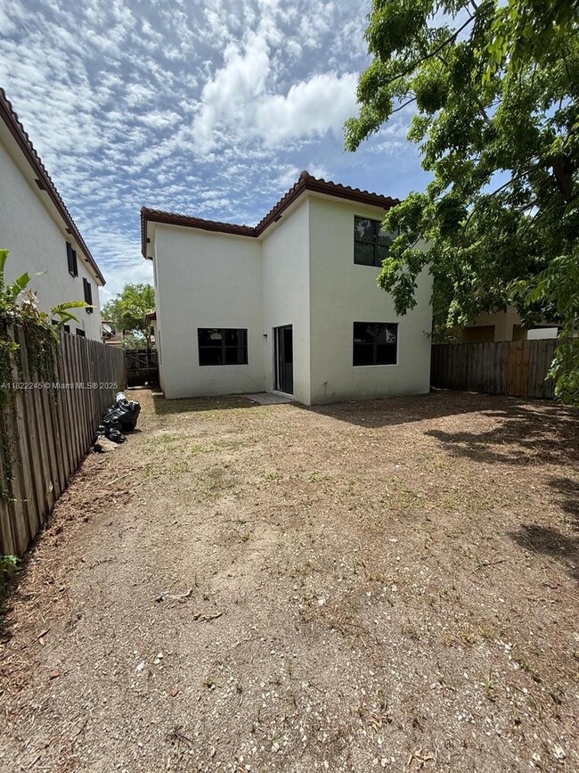 Building Photo - 156 NE 24th Ave