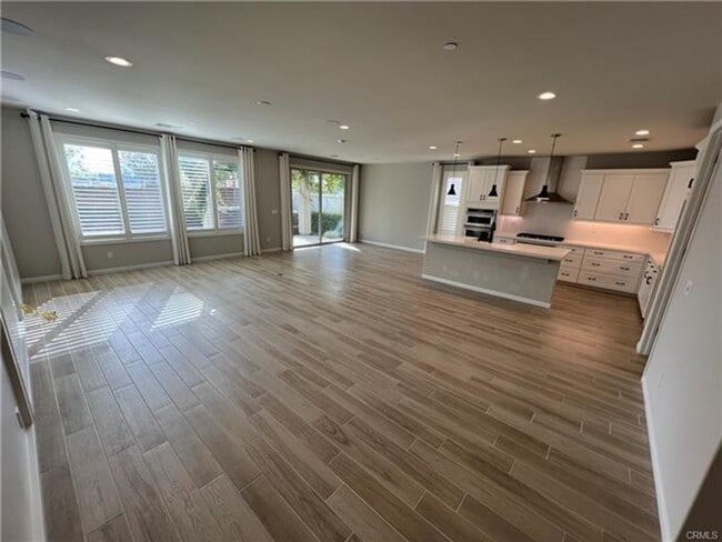 Building Photo - Welcome to this exceptional single-story 4-bedroom, 4-bathroom home!