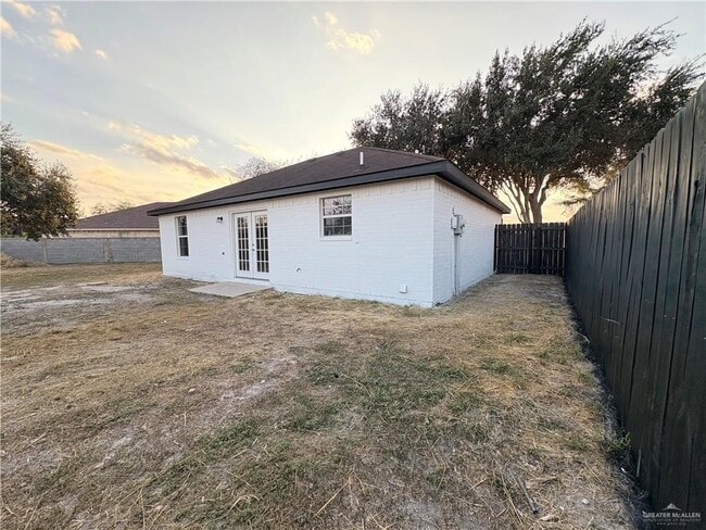 Building Photo - 13 Azalea Ave