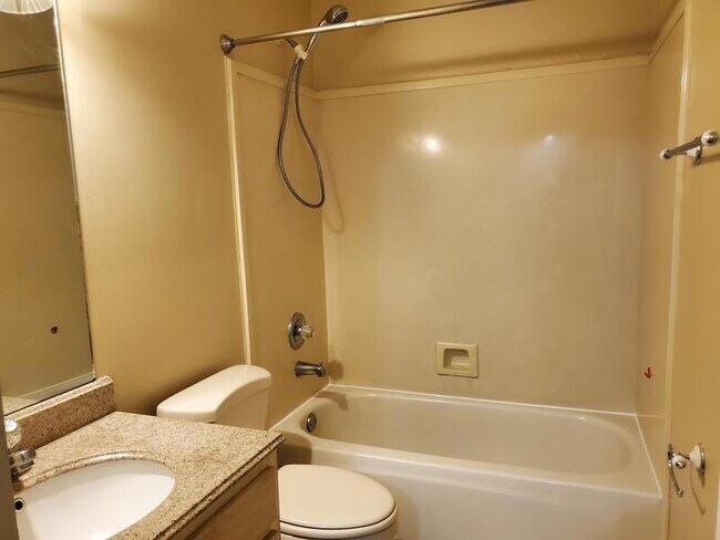 Building Photo - 1812 Clunan Cove