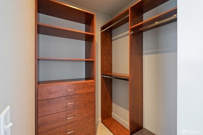 Building Photo - 425 1st St