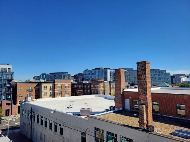 Building Photo - 127 Quincy Pl NE