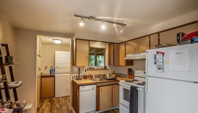 Building Photo - 1007-1011 E Lincoln Ave