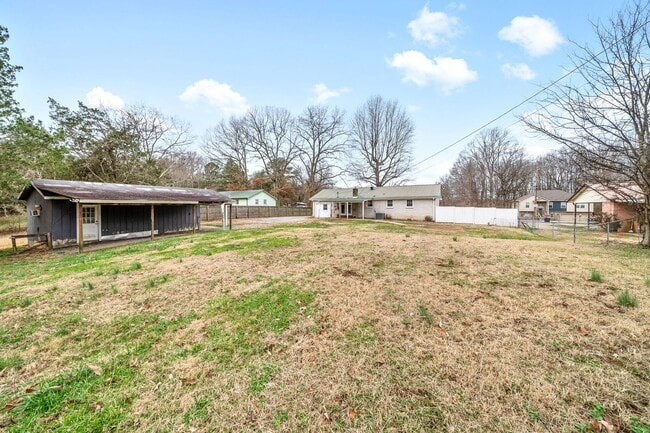 Building Photo - 3 Bedroom Pet Friendly Home For Rent!