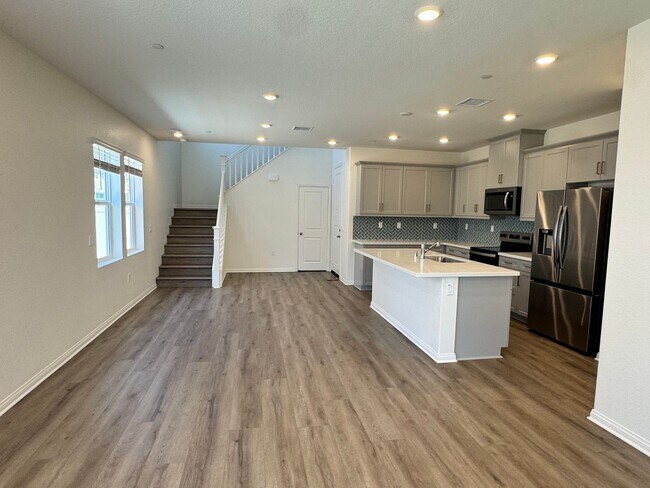 Building Photo - For Lease | Spacious 4-Bed + Den & Loft | ...