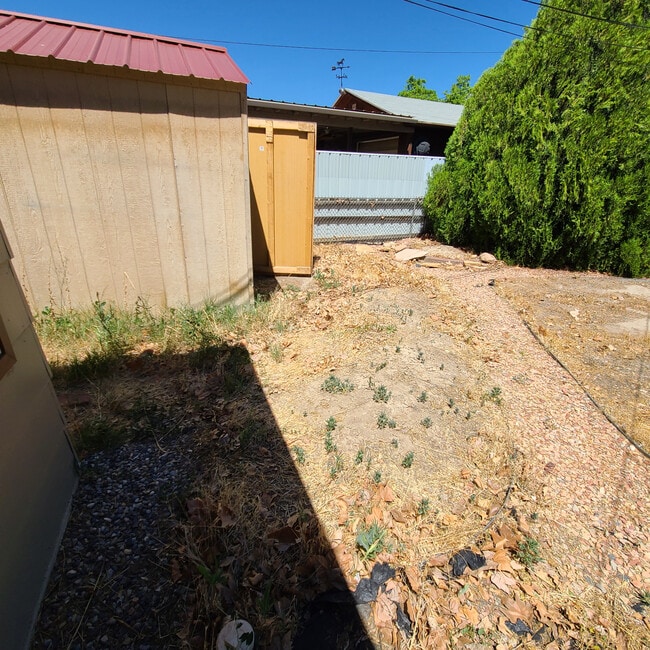 Building Photo - 1260 Pinyon Ave