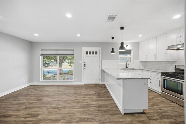 Building Photo - 6901 Bryn Mawr Dr