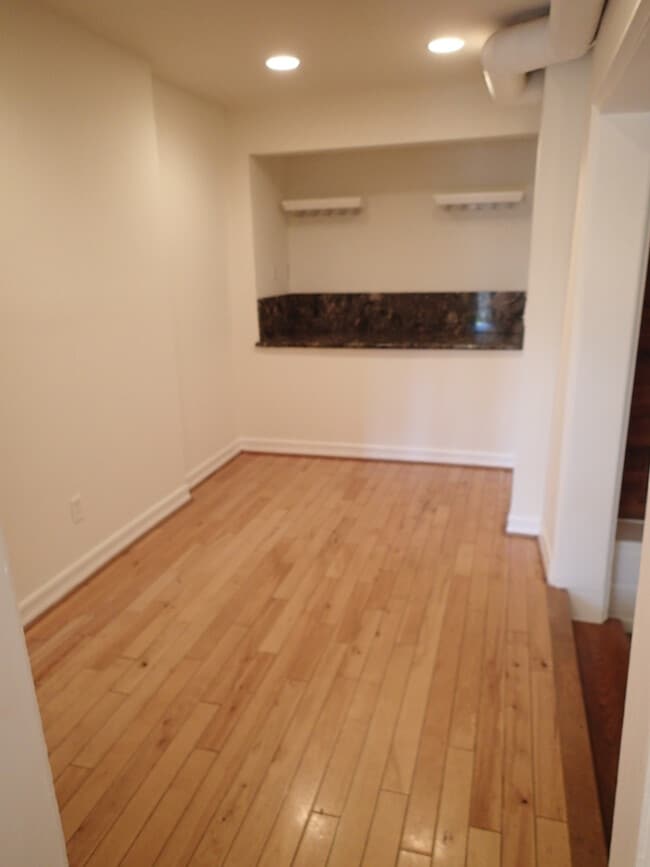 dining room - 2047 Ivar Ave