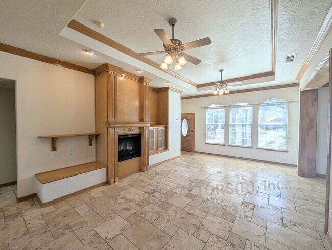 Building Photo - Luxurious Relaxation in Raintree