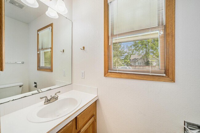 Building Photo - 2913 Ninebark Dr