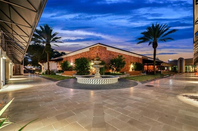 Building Photo - 903 S Bruce St