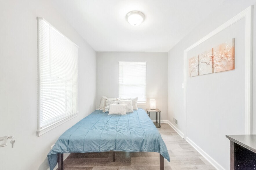 Building Photo - 2684 Loghaven Dr NW