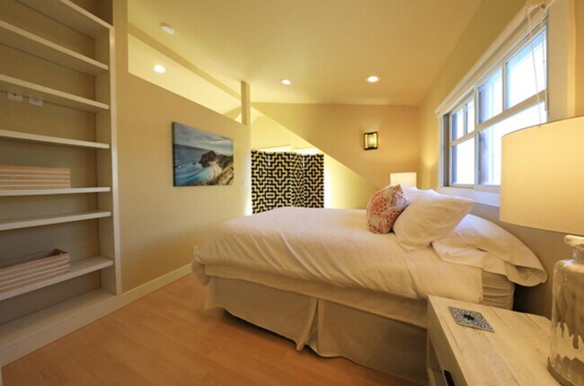 Building Photo - Furnished Studio overlooking Arcata, all utilities inluded