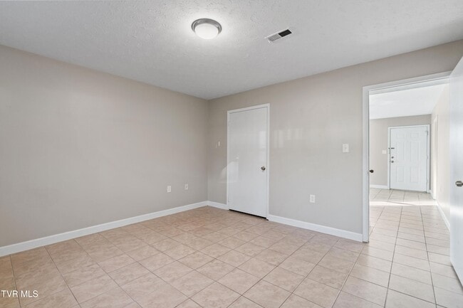 Building Photo - 1001 Kiser Blvd