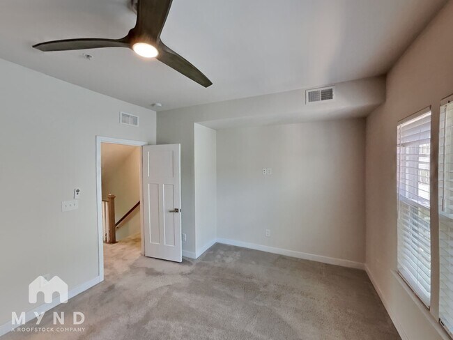 Building Photo - 432 W Tremont Ave