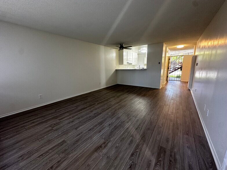 Building Photo - 1590 W Palm Ln