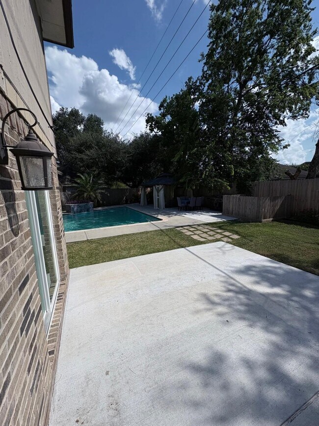 Building Photo - 8614 Canyon Pine Dr