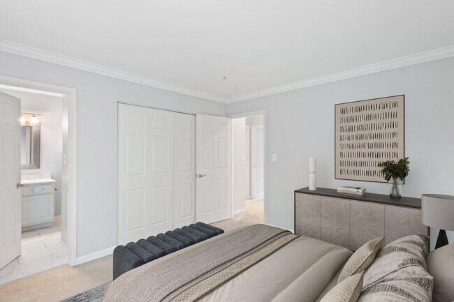 Building Photo - 207 Langdon Farm Cir