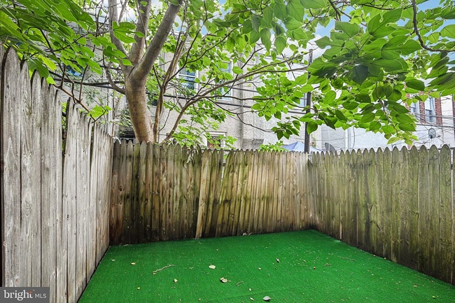 Building Photo - Modern 3-Bedroom Home Near University City...