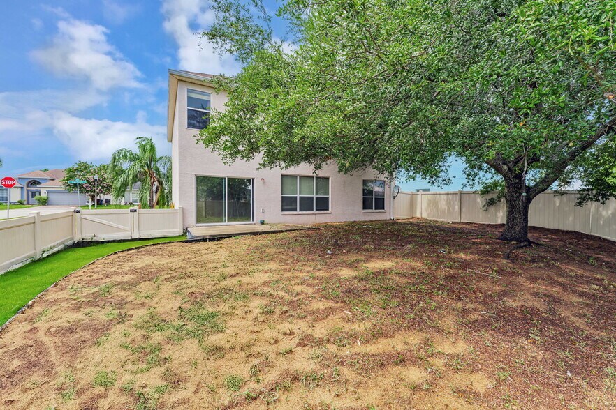 Building Photo - 234 Towerview Dr E