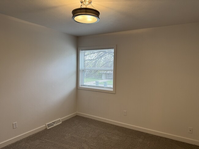 Building Photo - 3103 Stinson Ave