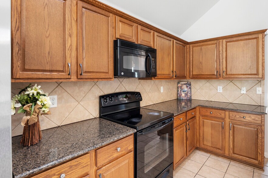 Kitchen - 135 Springtree St