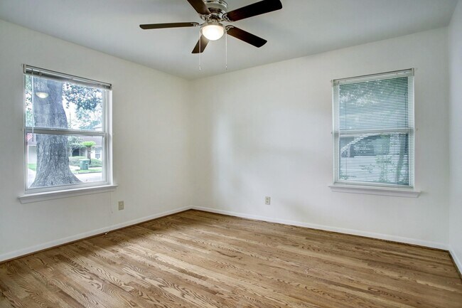 Building Photo - 3807 Murworth Dr