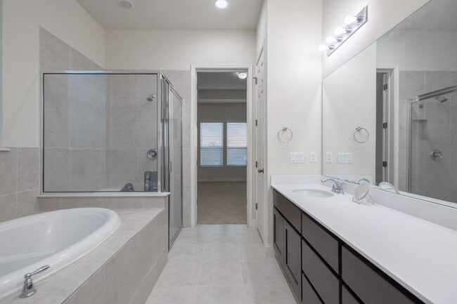 Building Photo - 14928 Iveans Way