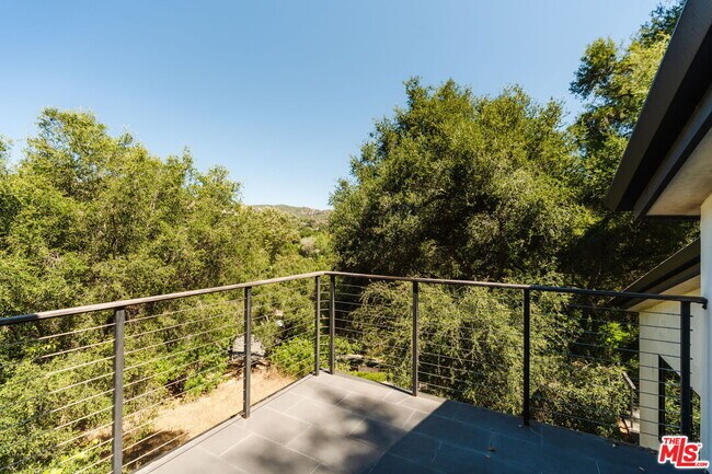 Building Photo - 1149 Old Topanga Canyon Rd