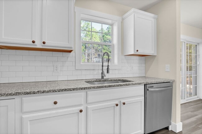 Building Photo - Cozy 3-Bedroom Home in Belvedere Plantation