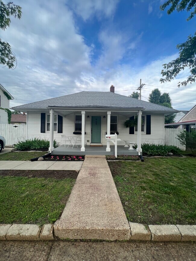 Welcome to 909 Berry Street - 909 Berry St