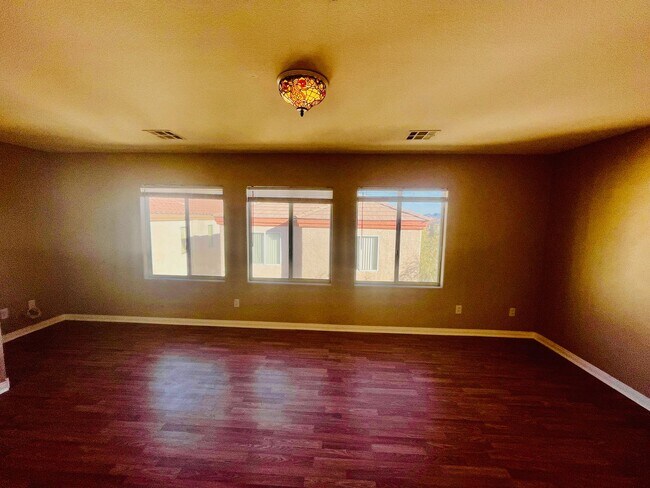 Building Photo - Open Design Plan 3 Bd + Office, 3 bth, New Floors, New paint!