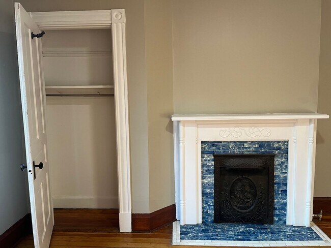 Building Photo - 2219 Scott St