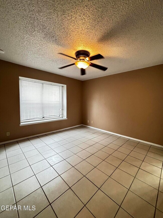 Building Photo - 3232 Ridge View Ln
