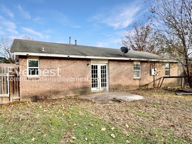 Building Photo - 1756 S Pine Ave
