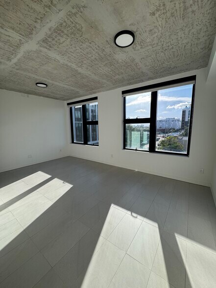 Building Photo - 264 NW 31st St