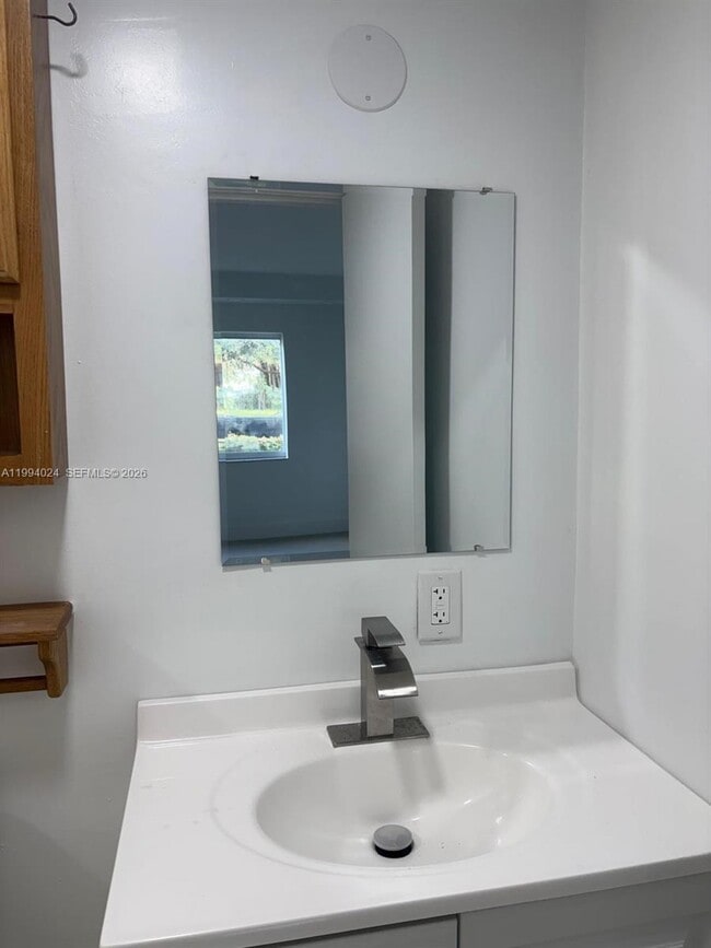 Building Photo - 101 SE 6th Ave