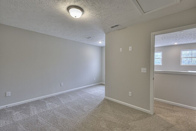 Building Photo - Beautiful NEW 3 Bed 2.5 Bath Townhome in M...