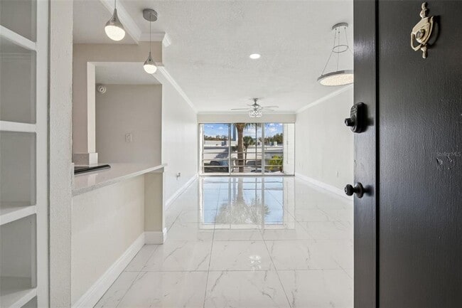 Building Photo - 2302 S Manhattan Ave