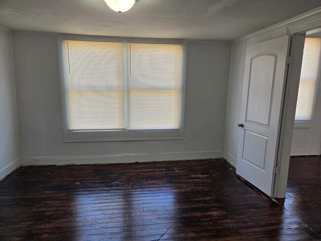 Building Photo - 1727 Hicks St