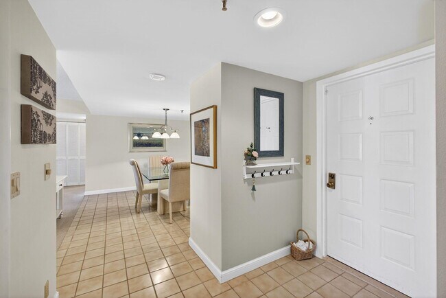 Building Photo - 1300 Jimmy Buffett Mem Hwy