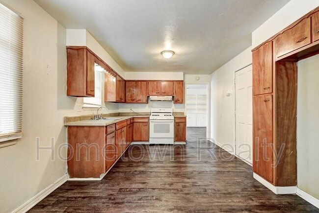 Building Photo - 917 NE 81st St