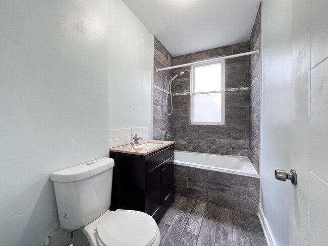 Building Photo - 8856 S Lowe Ave