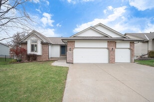 Building Photo - 1339 S Summit Rd