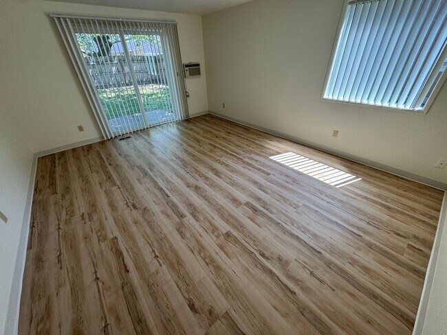 Building Photo - 4371 Madrona Way SE