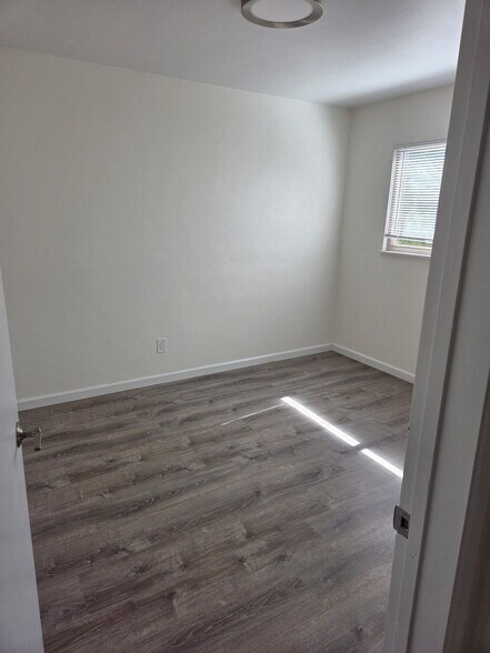 Building Photo - 282 Luneta Dr