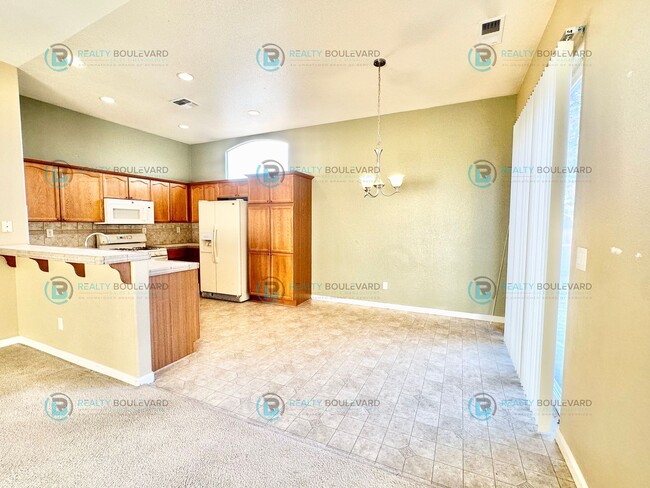 Building Photo - $500 Off Move-In Costs!! Great 3 Bedroom 2...